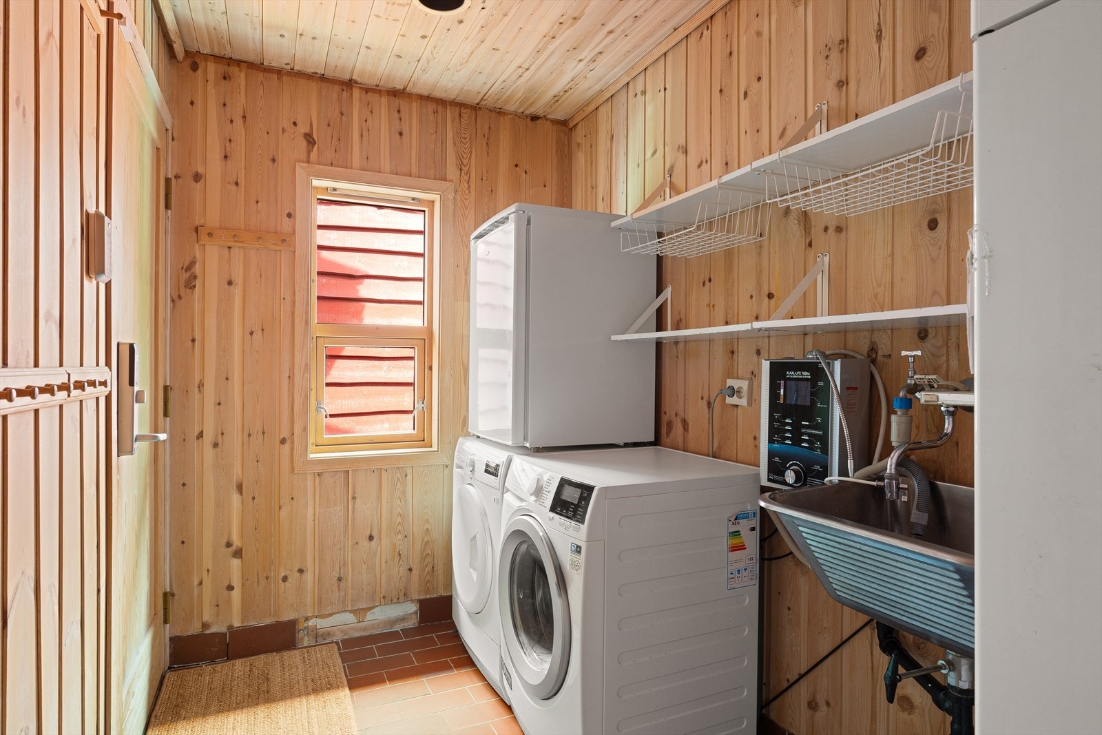 I tillegg er det et vaskerom som ligger vegg i vegg med badet. Galleribilde