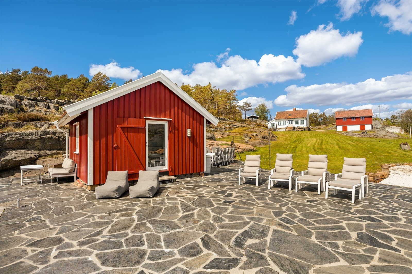 Sjøbod med kjøkken/stue og baderom. Galleribilde