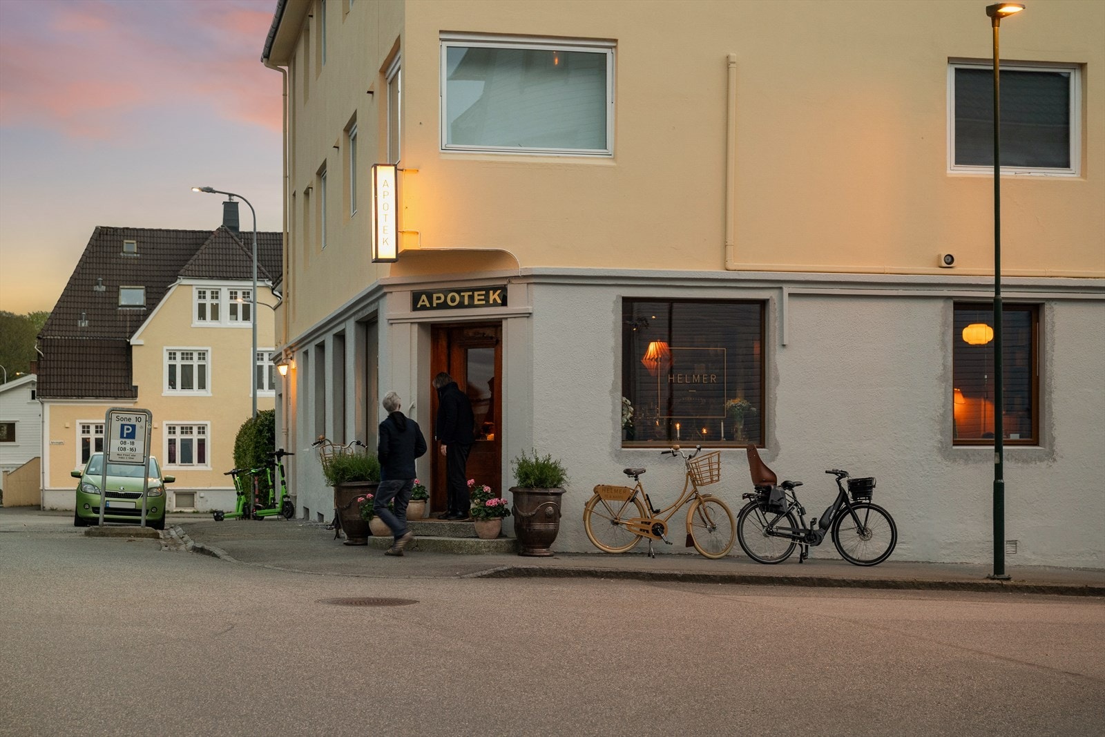 Nyåpnede Apoteket (Helmer Te & Kaffe), kun 5 minutters gange unna i Storhaugveien 15. Som beboer på Storhaug, blir man rik på kultur og opplevelser. Foto: Kristine Tofte Galleribilde