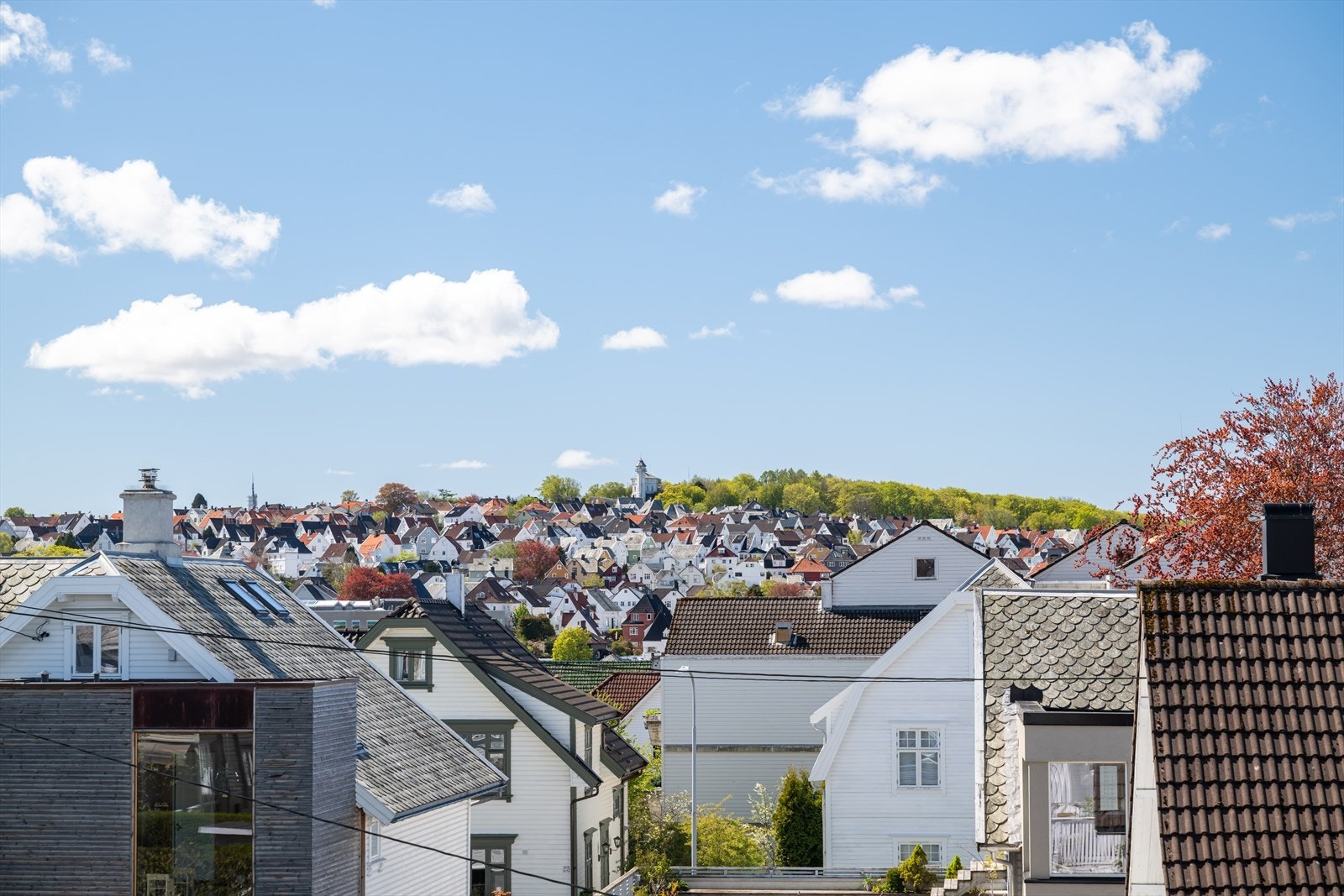 Flott utsikt mot Våland fra takterrassen. Galleribilde
