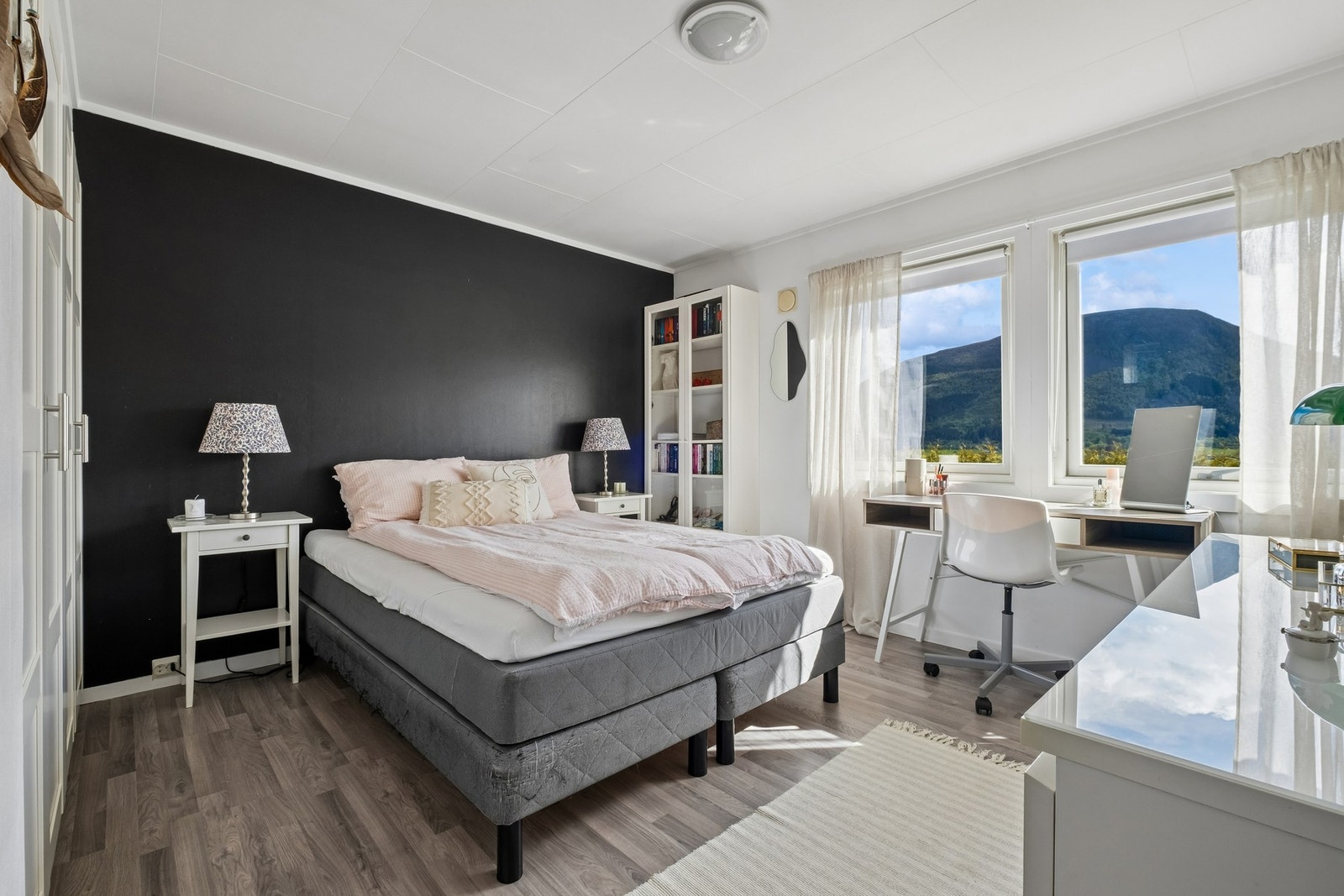 Romslig soverom Galleribilde