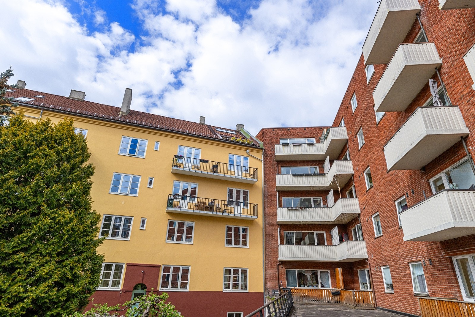 Leiligheten ligger sentralt til i et svært attraktivt boligområde sentralt på Sagene, ved den gamle trehusbebyggelsen og med Akerselva med turveier rett utenfor døren. Galleribilde