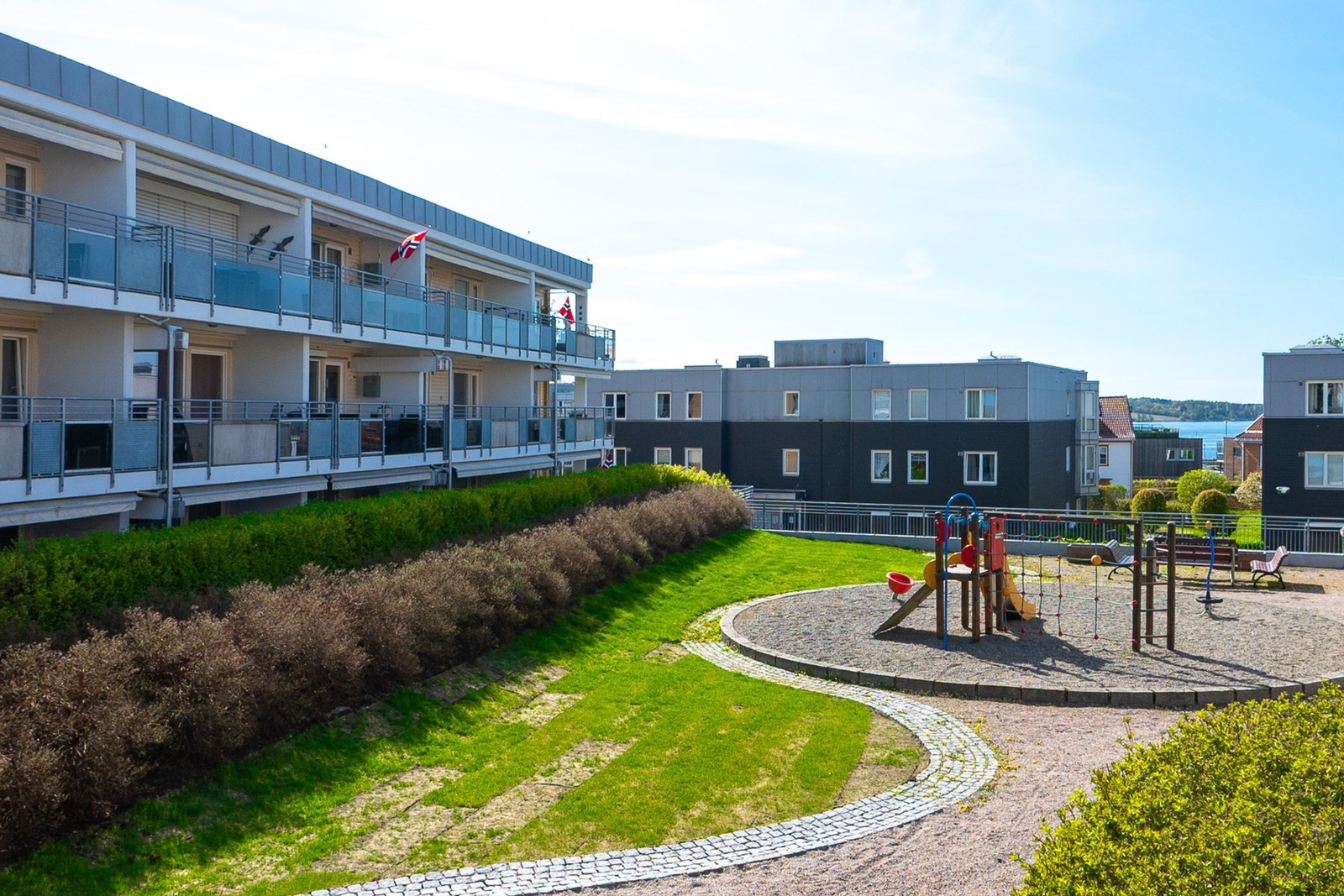 Bakgård. Galleribilde