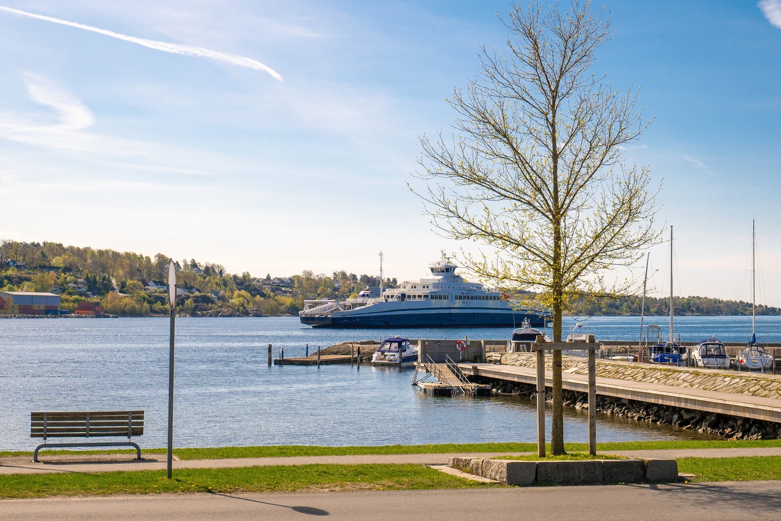 Her bor du med en perfekt kombinasjon av byliv, sjønær beliggenhet og gode rekreasjonsmuligheter Galleribilde