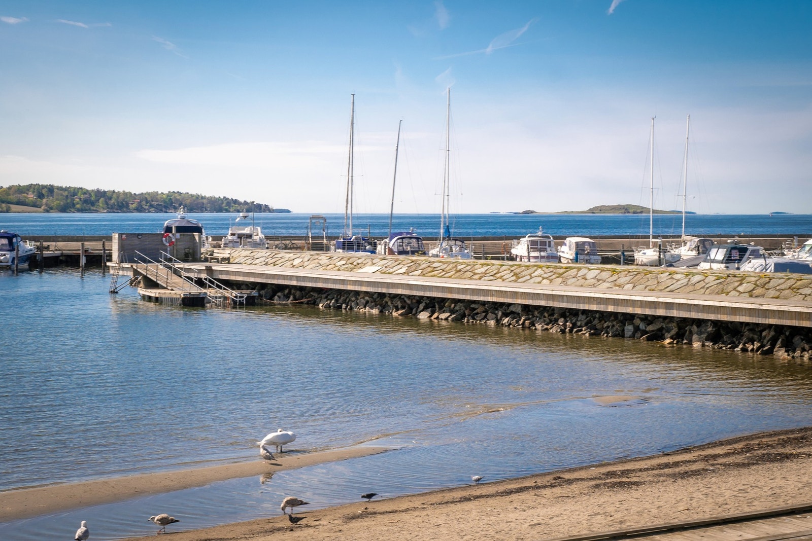 Området byr samtidig på flotte tur- og rekreasjonsmuligheter langs vannet og i sentrumskjernen. Galleribilde