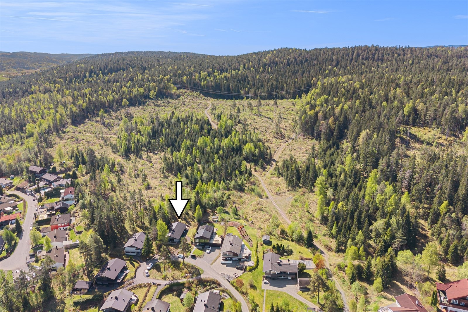 Boligen ligger mot markagrensa - perfekt for små og store Galleribilde