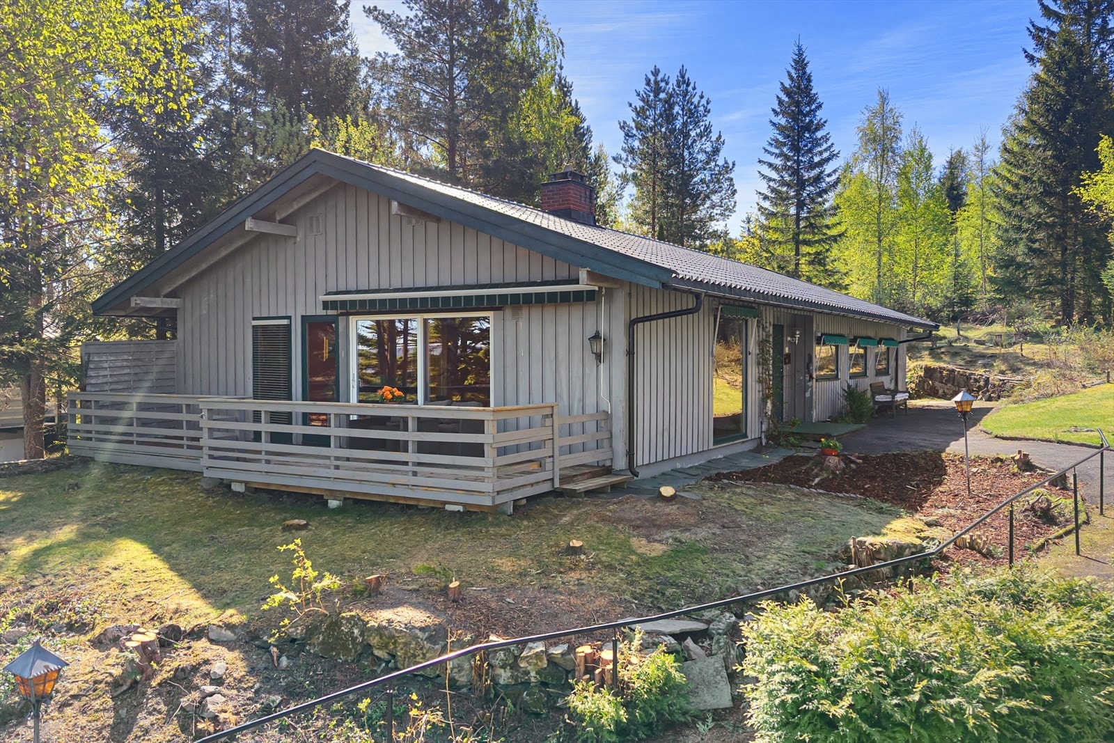 Lettstelte hageområder - delvis med naturtomt Galleribilde