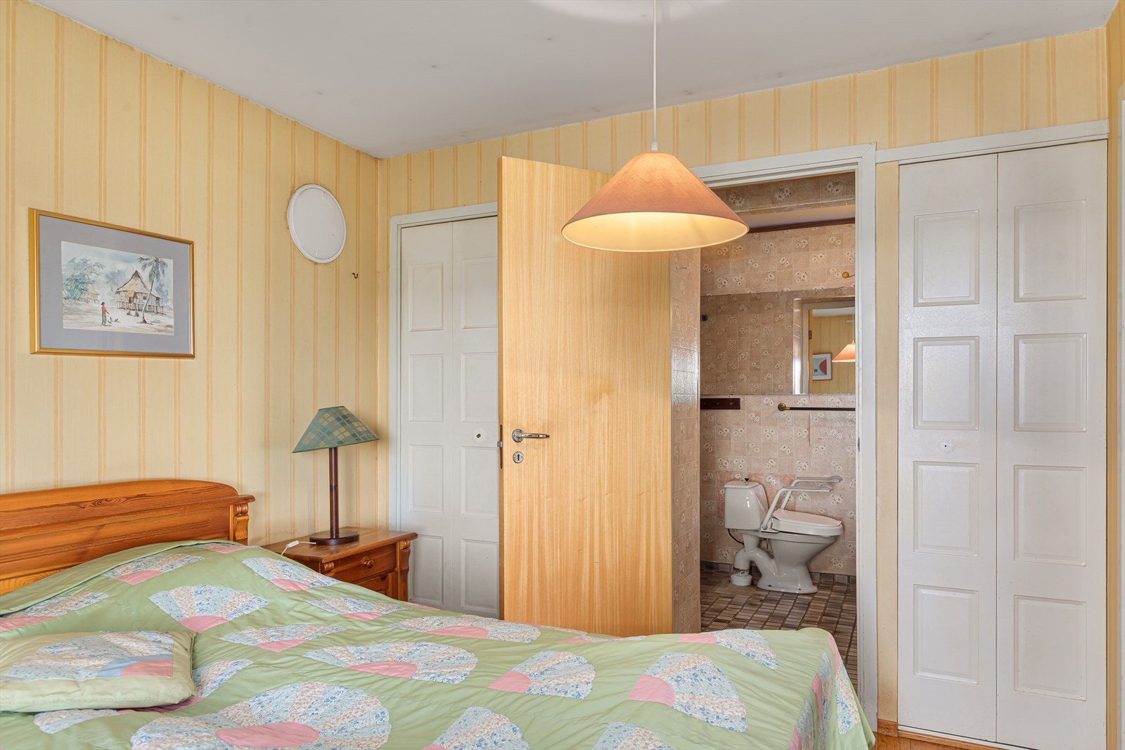 Hovedsoverommet har eget bad Galleribilde