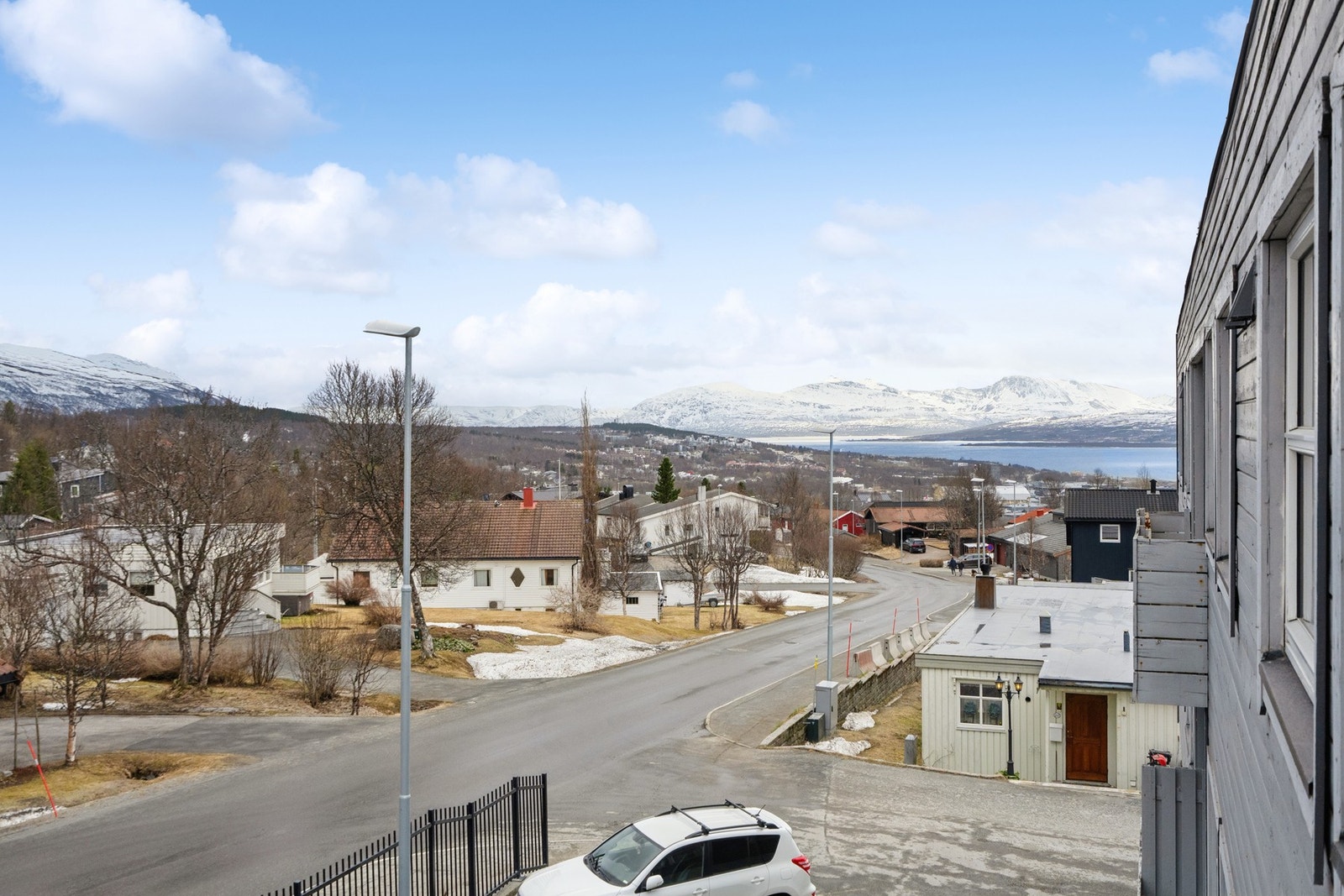 Fra eiendommen er det åpen utsikt over nærområdet og omkringliggende natur. Galleribilde