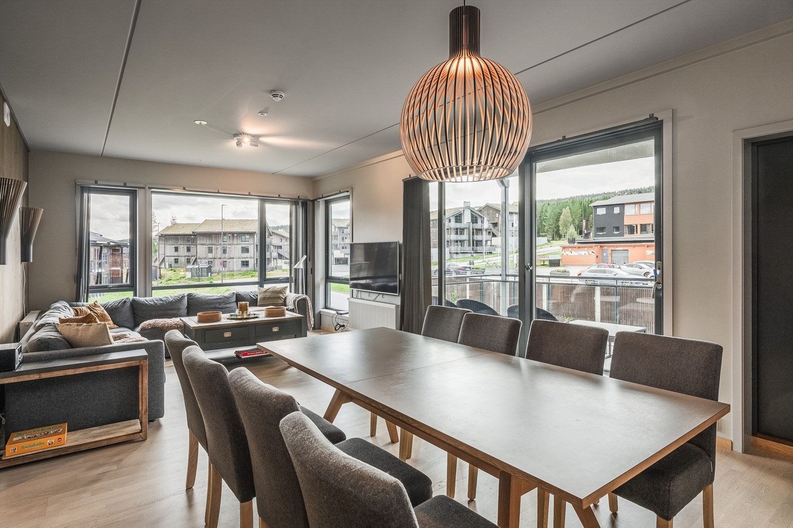 Fra stuen er det direkte utgang til en romslig balkong på 11 m². Galleribilde
