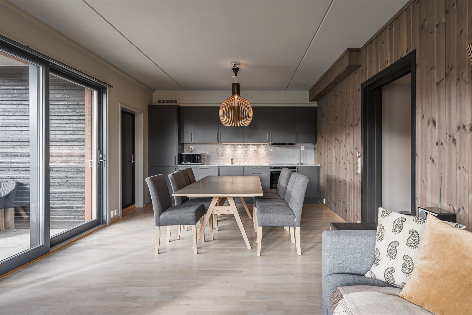 Leiligheten har en god takhøyde på 265 cm i stuen. Galleribilde