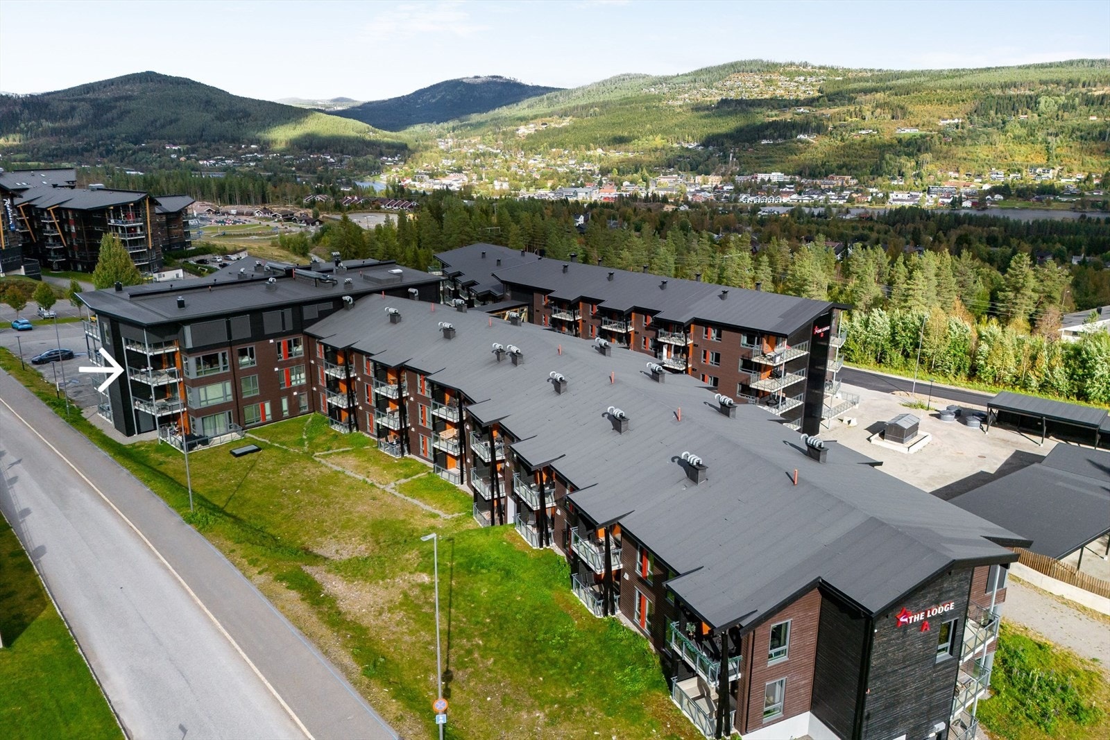 Eiendommen ligger i et område med gangavstand til alle aktiviteter året rundt. Galleribilde