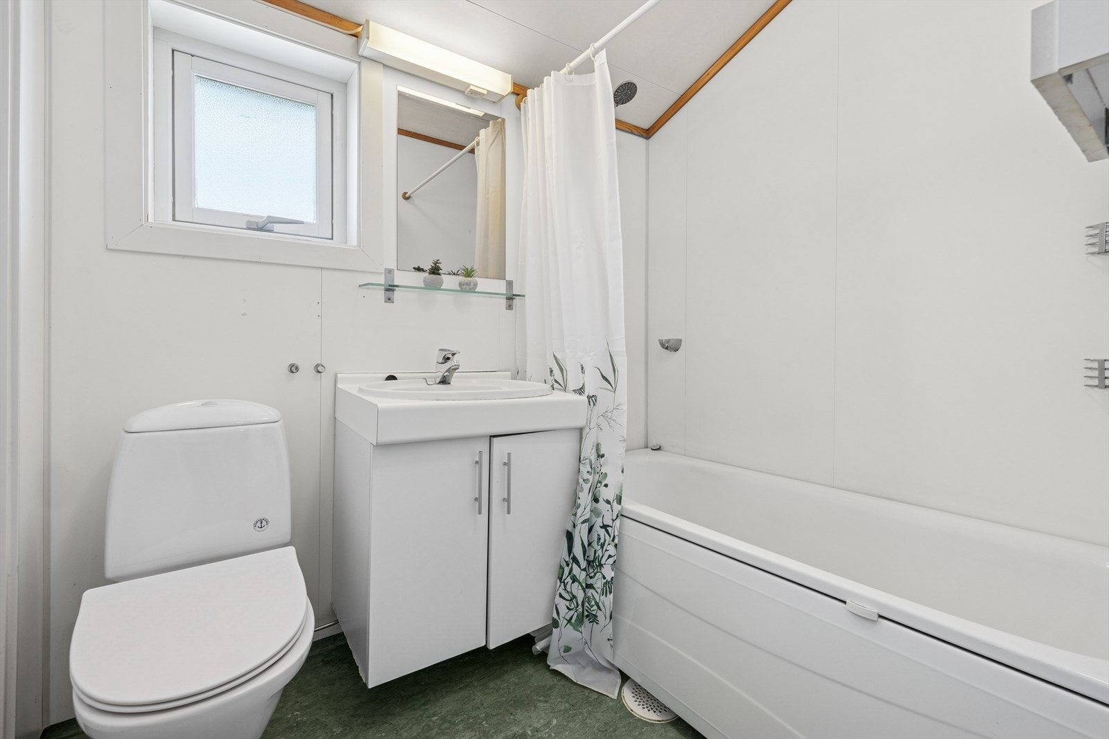 Eldre bad som må påregnes å puses opp. Galleribilde