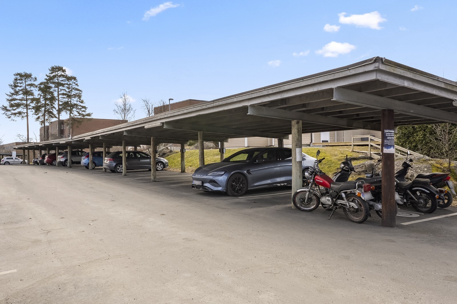 Mulighet for leie av carport og garasjeplass etter venteliste. Galleribilde