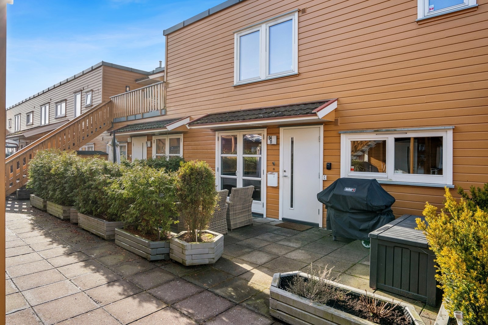 Leiligheten disponerer et uteareal ved inngangspartiet med eksklusiv bruksrett, beliggende i et felles atrium. Galleribilde
