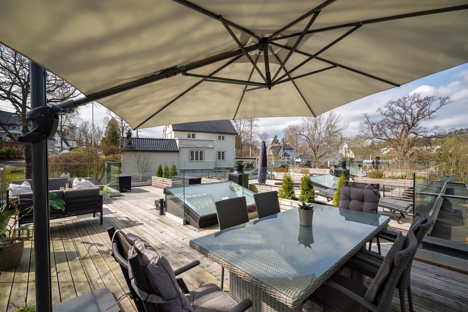 Eksklusiv og skjermet med MøreRoyal terrassebord - holdbart og vakkert. Galleribilde