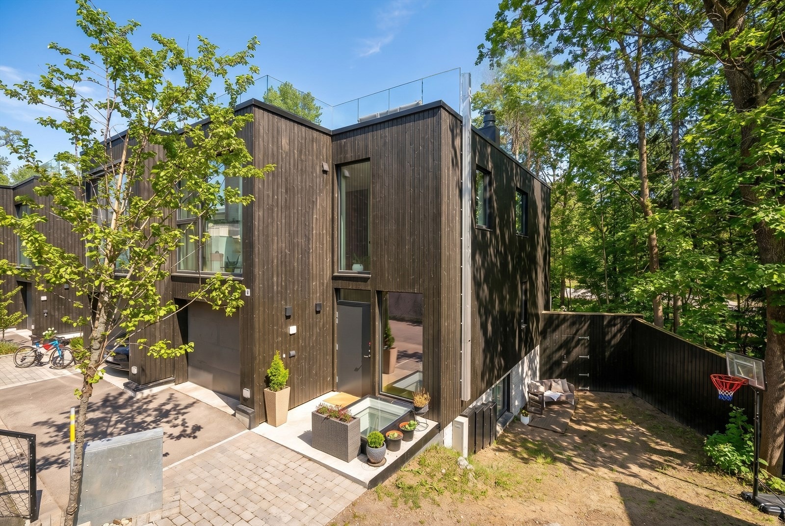 I tillegg til dette har du nærhet til både barnehager, skoler, kollektivtilbud og flotte grøntområder. Galleribilde
