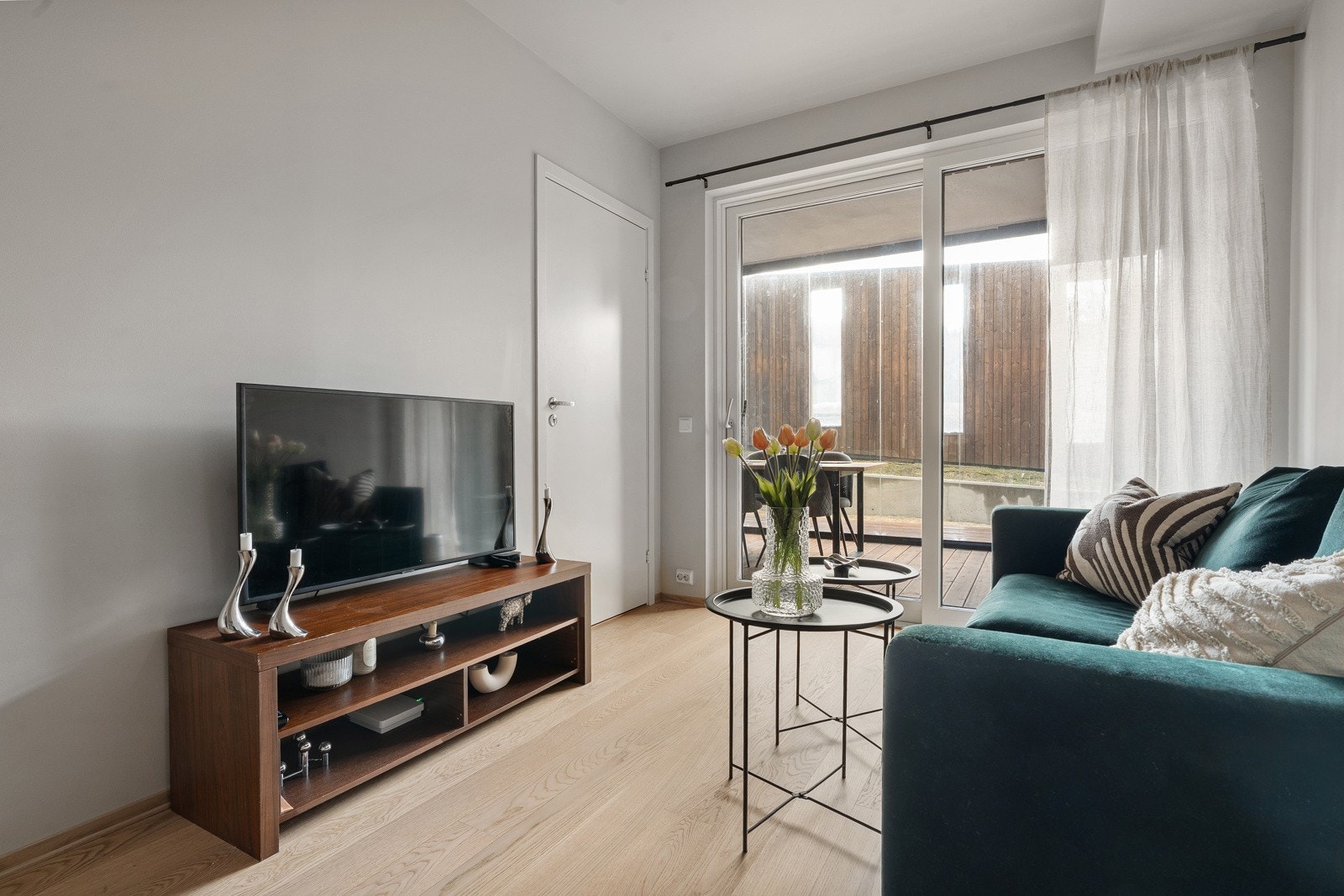 Velkommen til Marmælen 42 - Presentert av Robin C. Lund!Leiligheten ligger i 1.etasje med innglasset balkong. Galleribilde