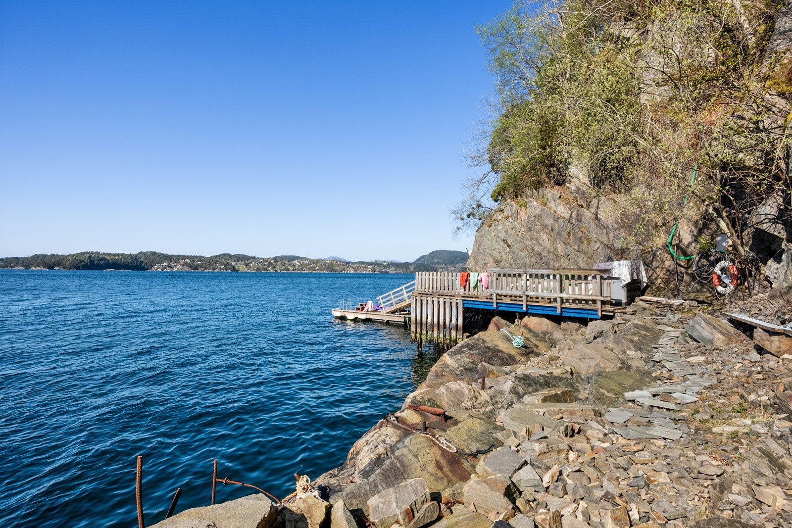 Nyt sommerlivet ved fjorden! Galleribilde