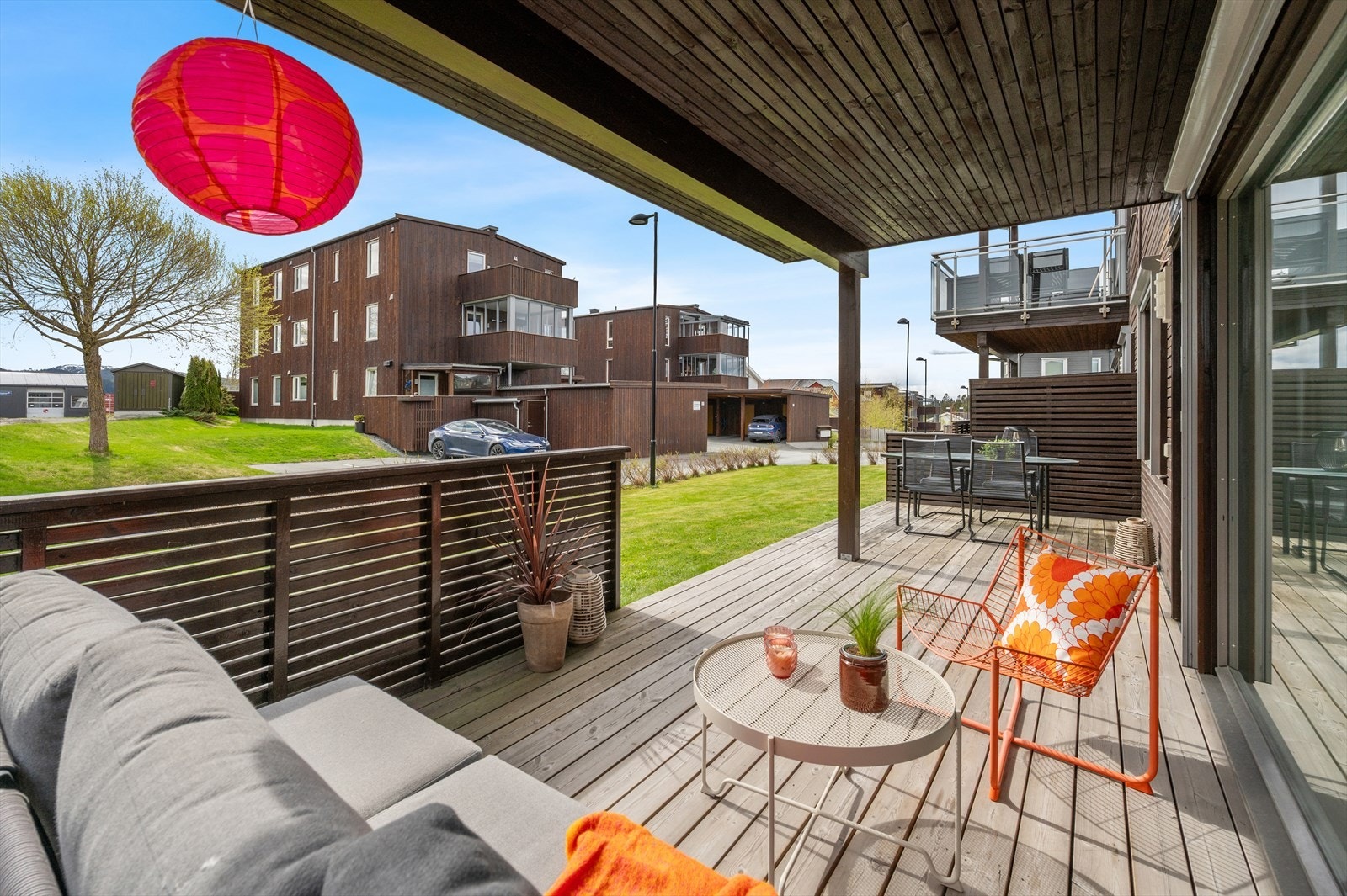 Boligen har en romslig terrasse på 23 m² med sørvendt beliggenhet. Galleribilde