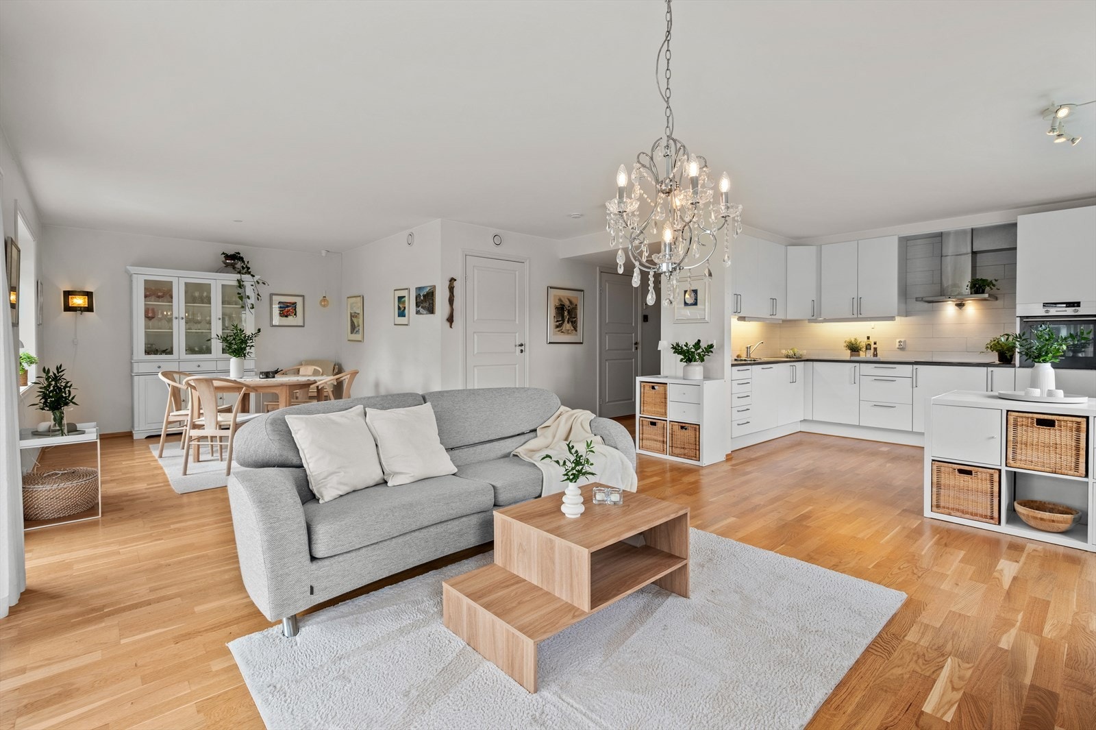 Den åpne stue-/kjøkkenløsningen har et totalt mål på hele 46 m². Galleribilde