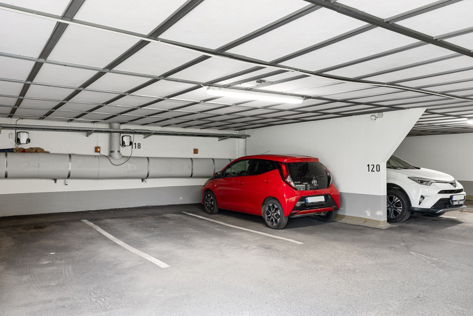 Garasjeplass medfølger boligen. Galleribilde