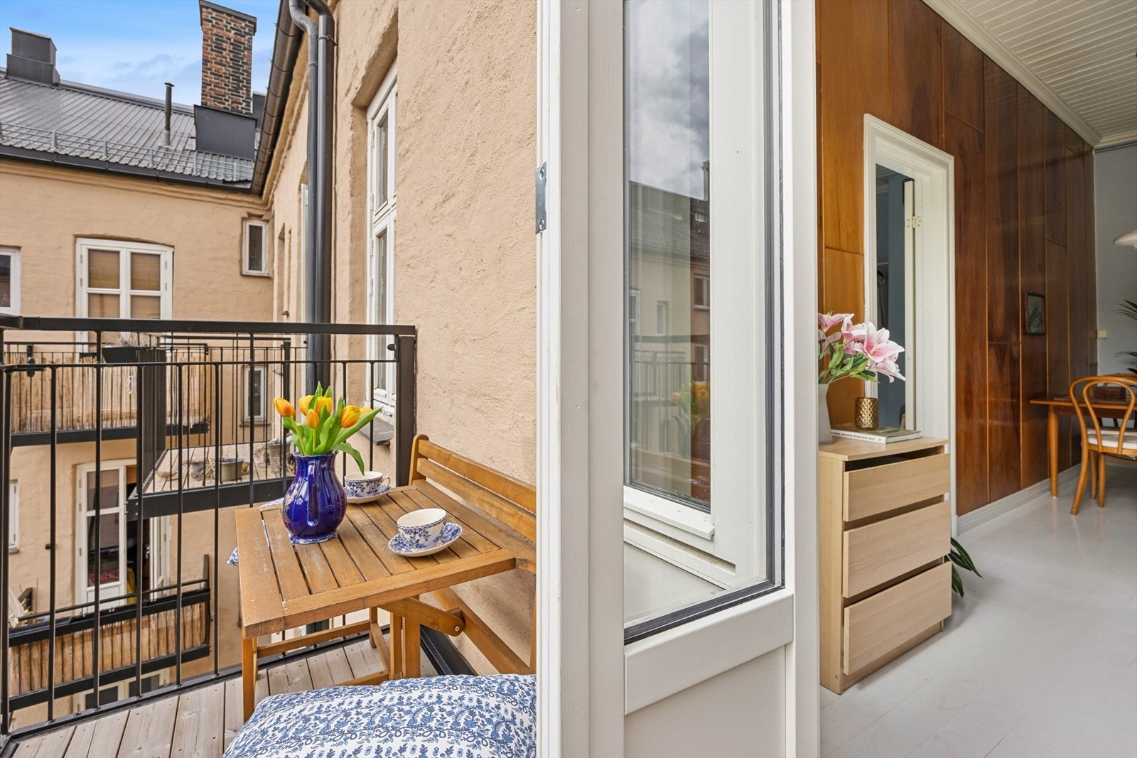 Fra stuen er det adkomst til en balkong på ca. 3 m². Galleribilde
