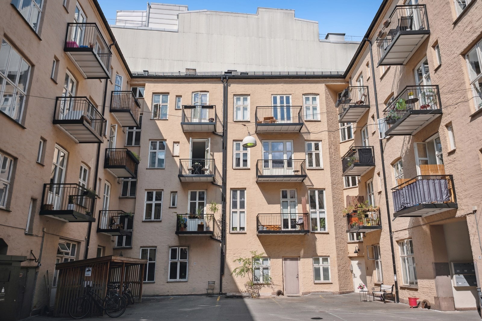 Bilde fra bakgården. Galleribilde