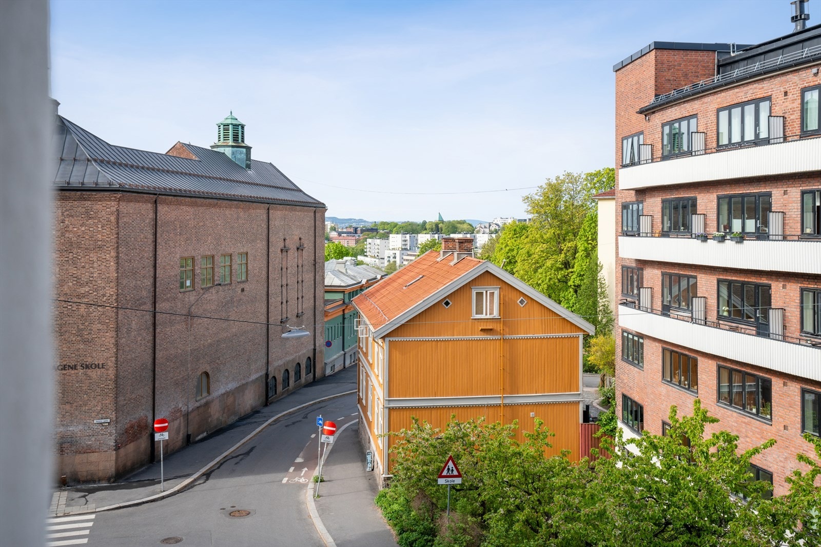 Leiligheten ligger sentralt til med gode kollektivmuligheter som tar deg videre mot byen, men også oppover i marka Galleribilde