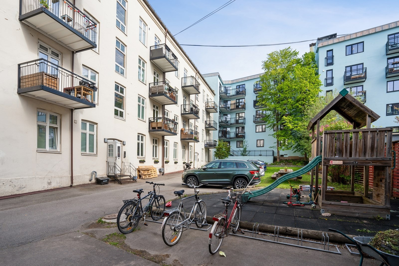 Bakgård Galleribilde
