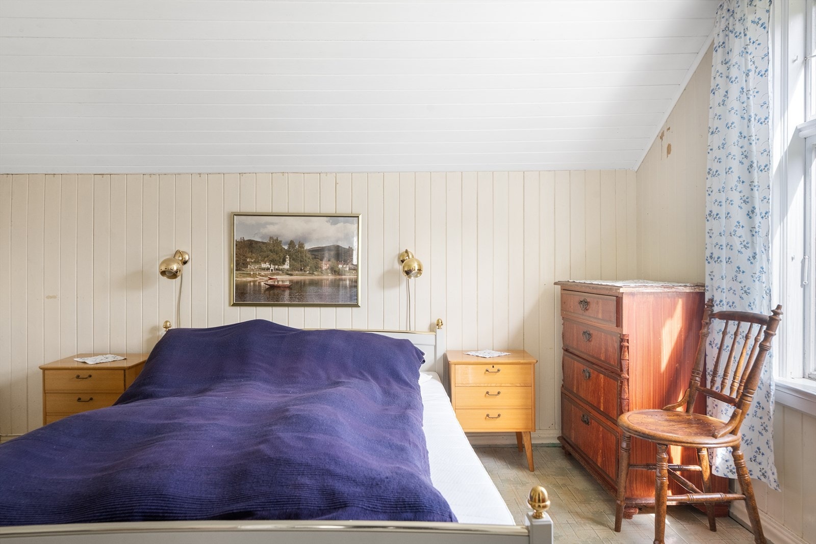 Soverommet har plassbygget skap som gir god lagringsplass. Galleribilde