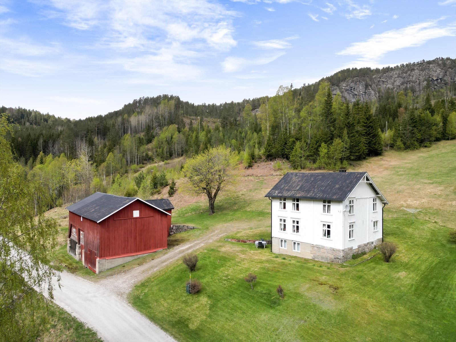 EiendomsMegler1 ved Halvor Østerli presenterer Dalevegen 141! Foto Inbovi Galleribilde