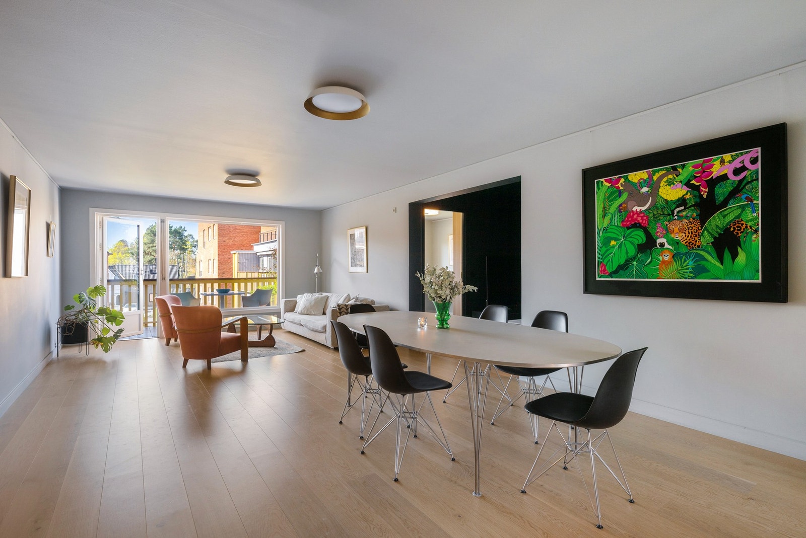 God plass til både sofagruppe og spisebord. Galleribilde