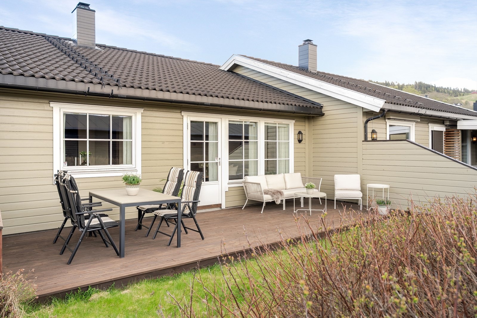 Fint uteområde med sørvestvendt terrasse Galleribilde