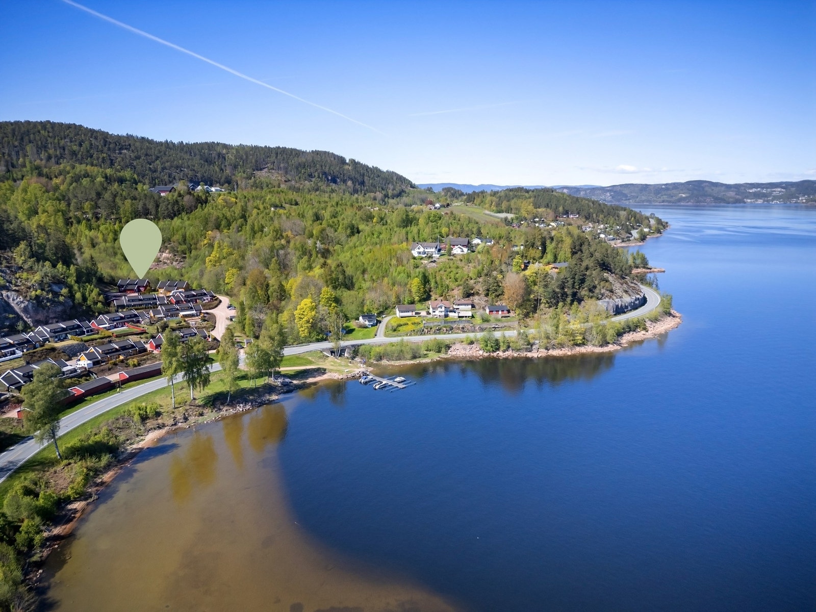 Nærhet til badestrender, båtliv og fiskemuligheter langs fjorden, umiddelbar nærhet til bademuligheter på sandstrand (Sagbukta) Galleribilde