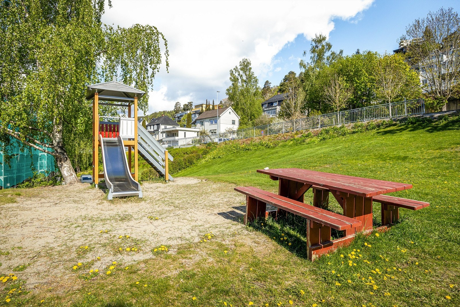 Lekeapparat rett ved borettslaget Galleribilde