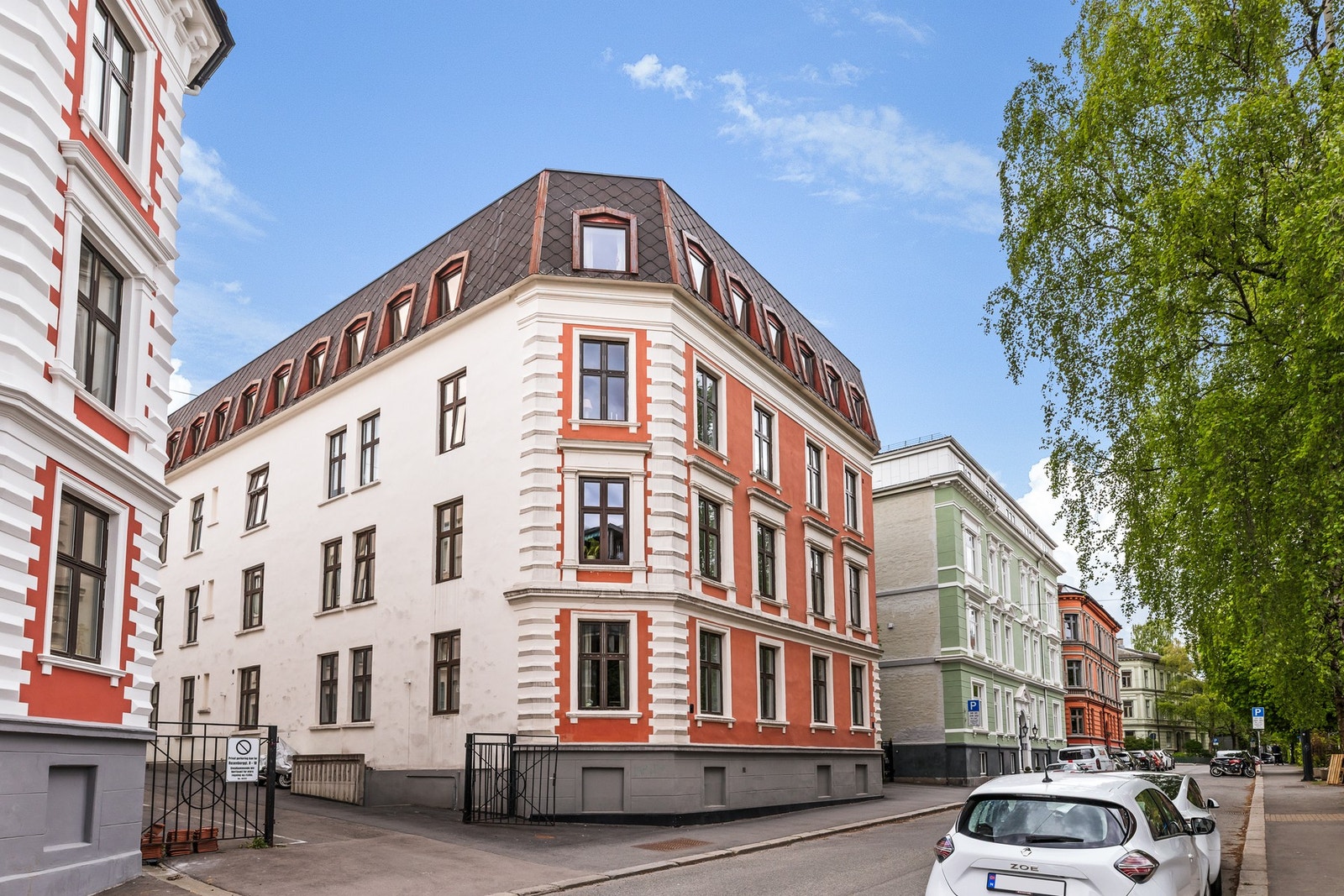 Området har gateparkering. Galleribilde