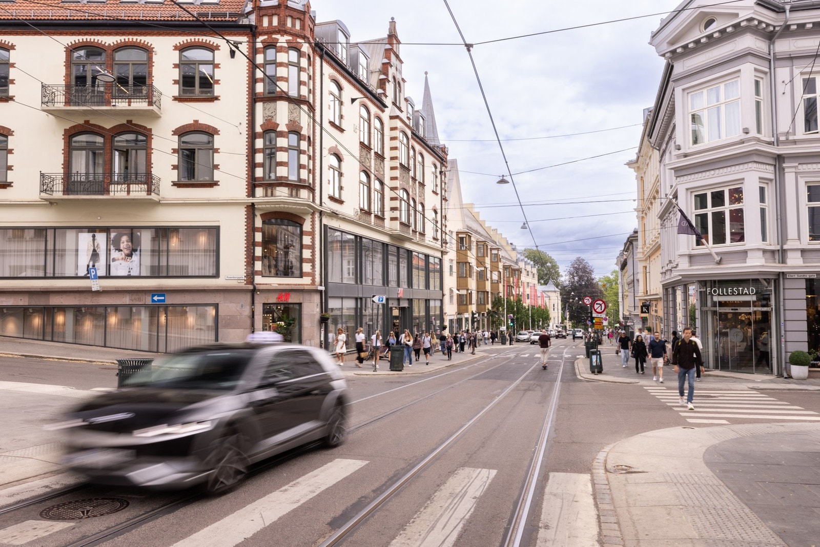 Bogstadveien ligger i gangavstand med et bredt utvalg av butikker, restauranter og servicetilbud. Galleribilde