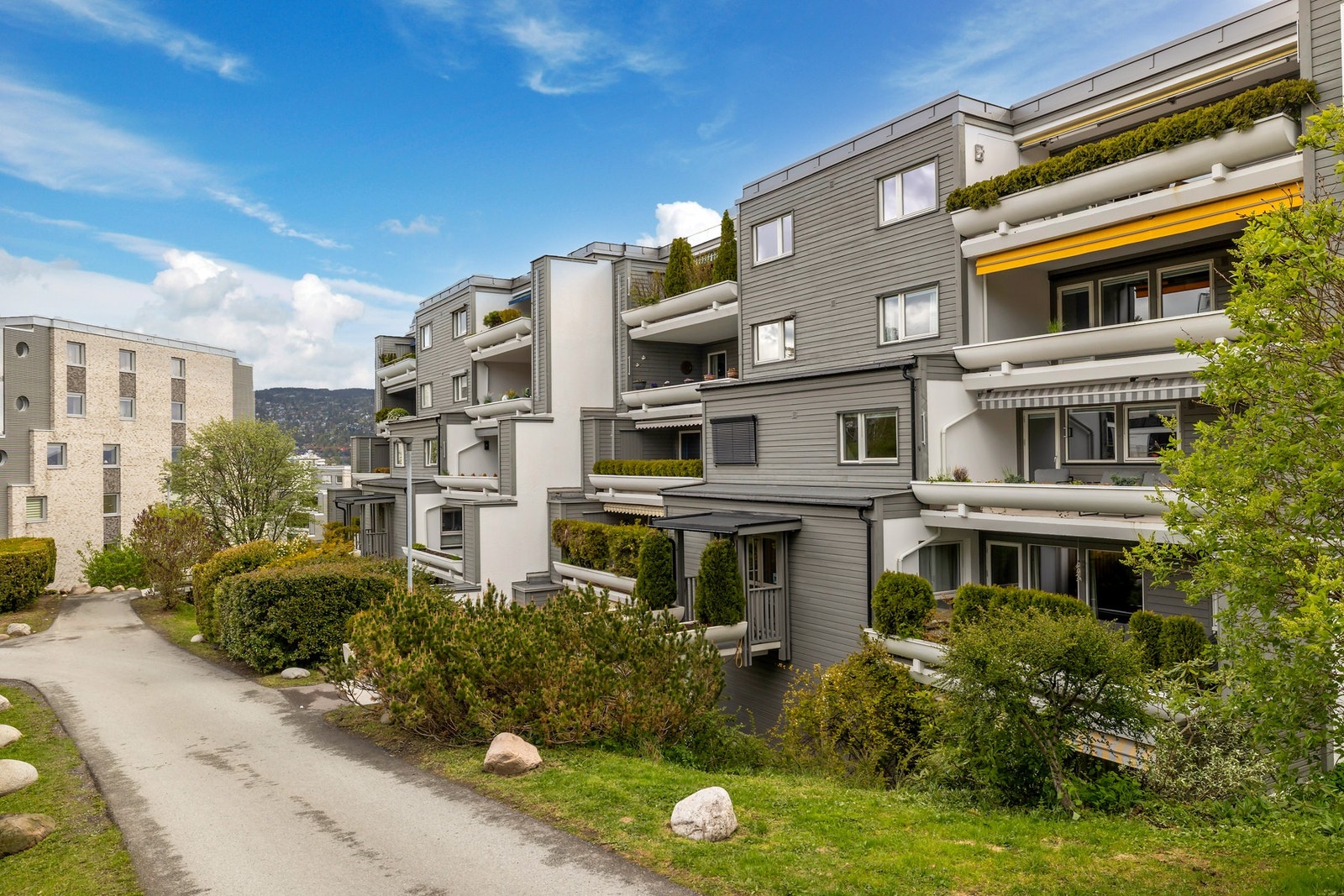 Ullernåsen Boligsameie er et stort boligsameie som ligger på Ullerntoppen i Oslo Galleribilde