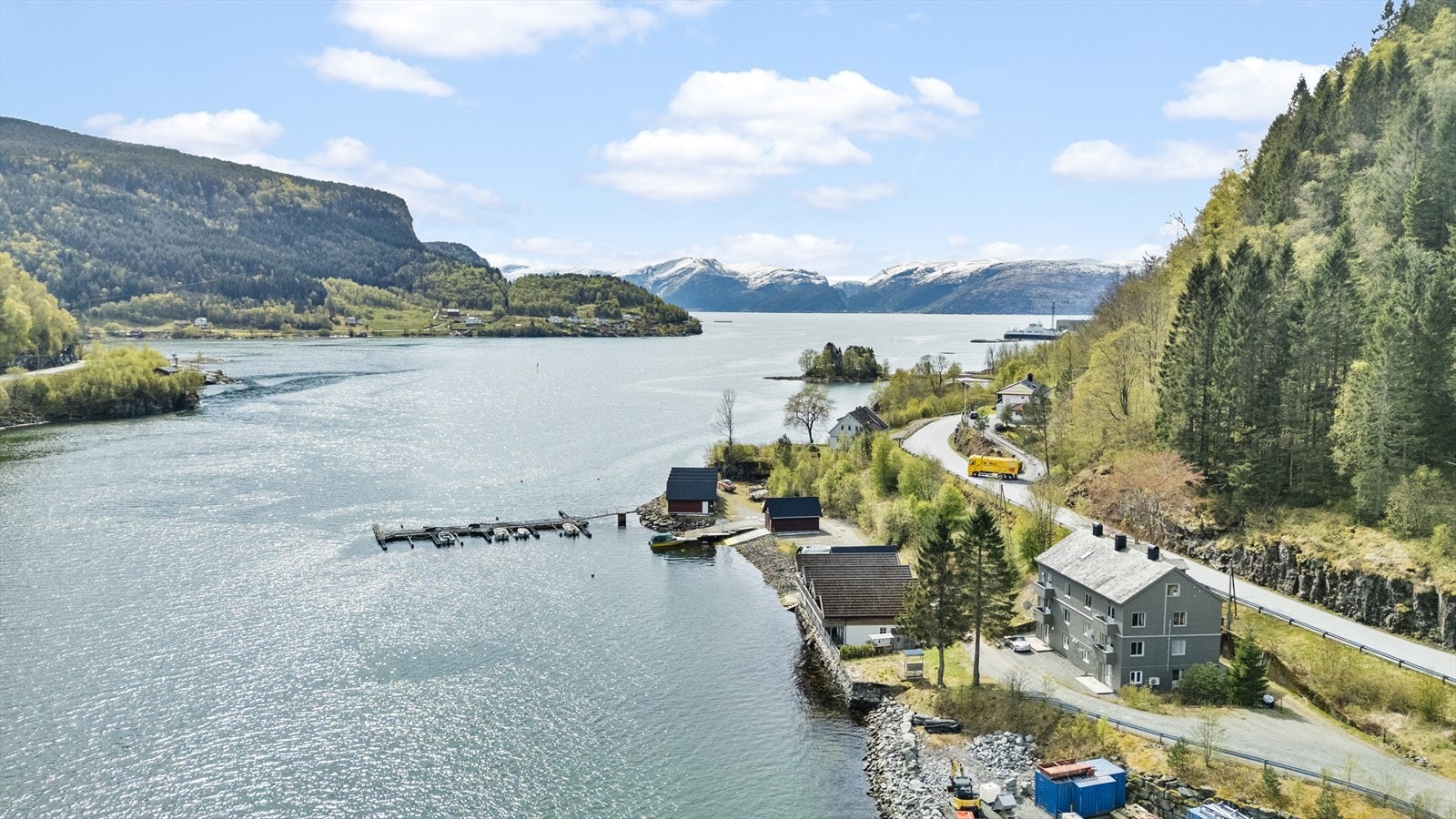 Hyllestad byr på eit rikt natur- og friluftsliv, med fjorden som næraste nabo. Galleribilde
