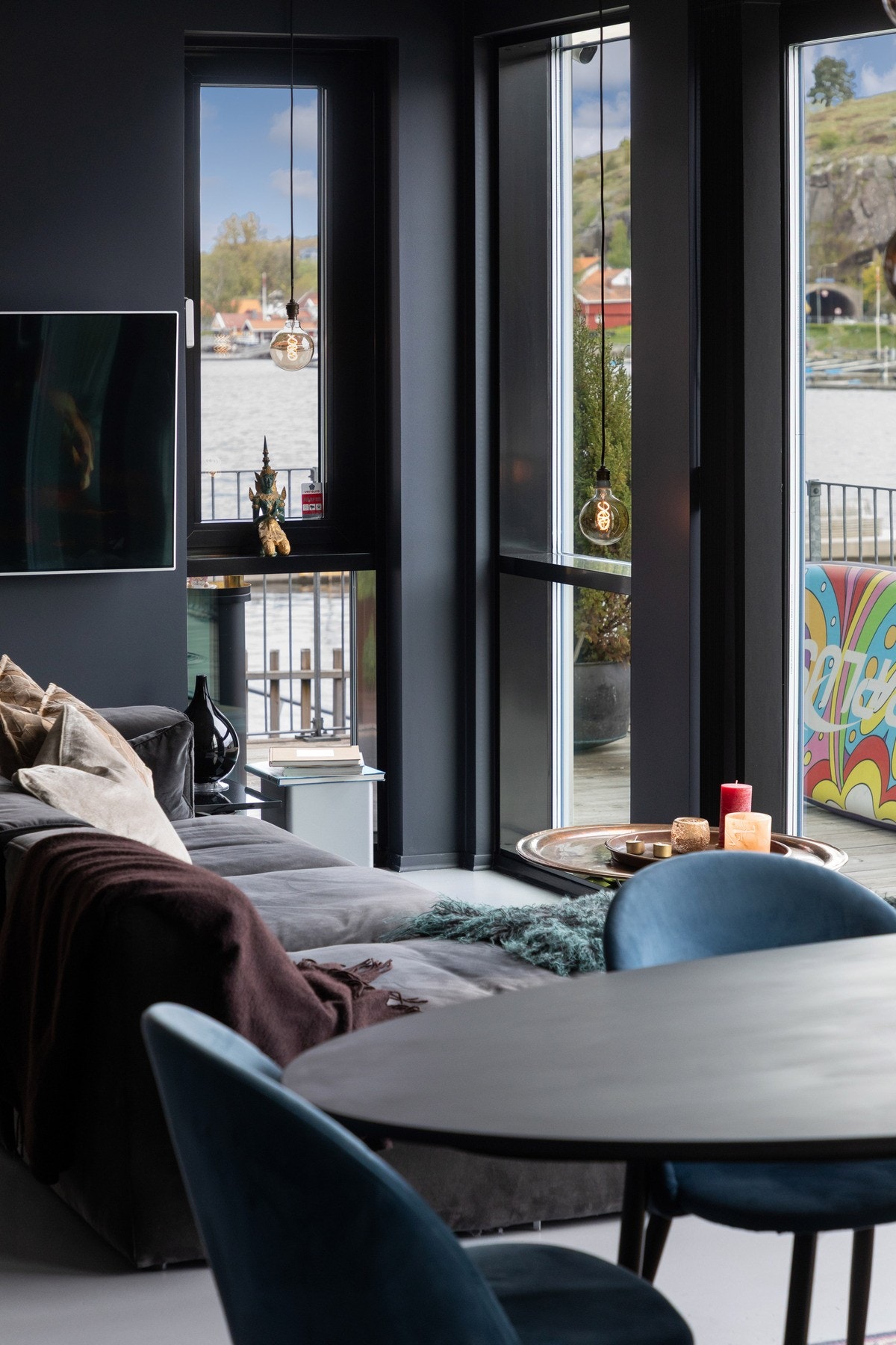 Det er vannbåren varme i gulvet, og leiligheten har balansert ventilasjon. Galleribilde
