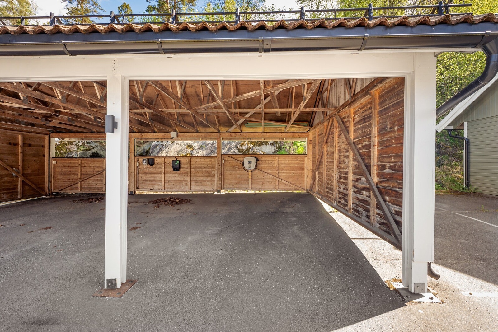 Egen plass i carport. Galleribilde