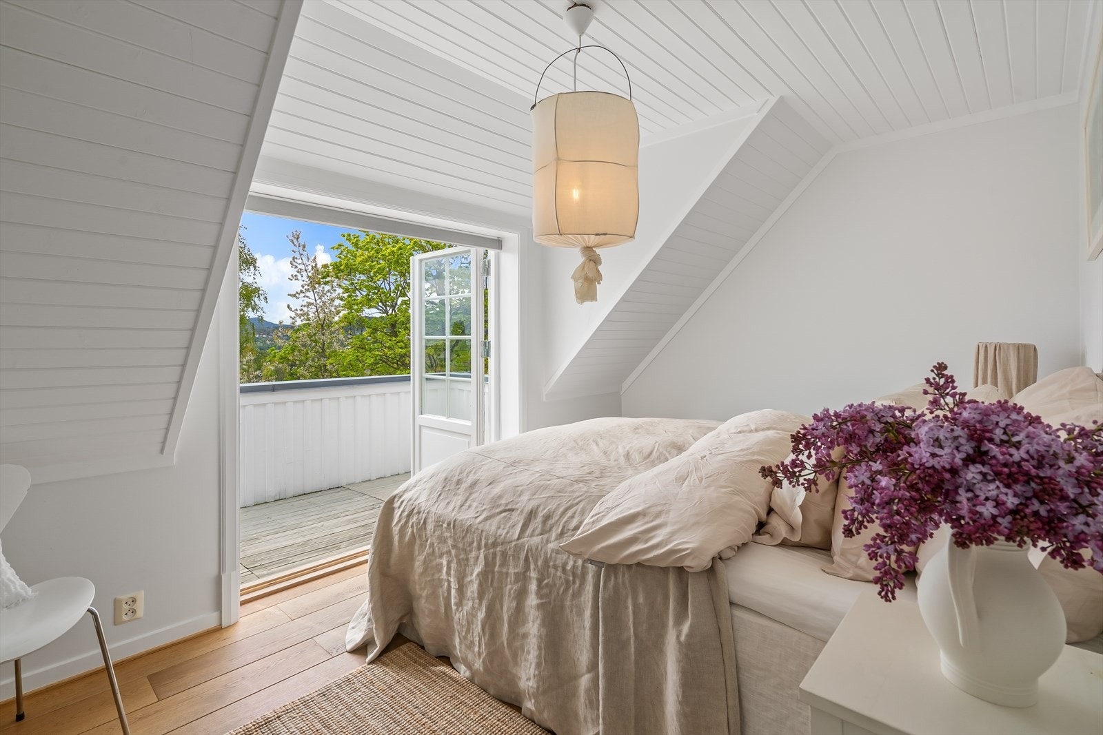 Utgang til veranda fra hovedsoverommet. Galleribilde
