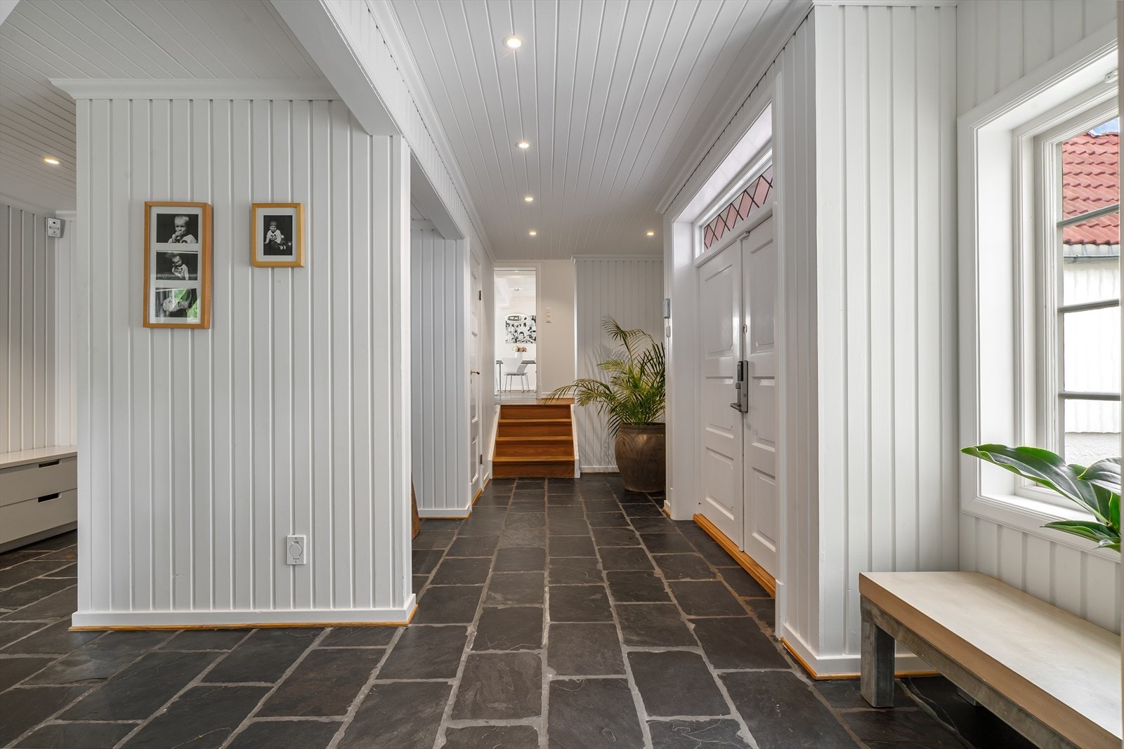 Hall med skifer og gulvvarme. Galleribilde