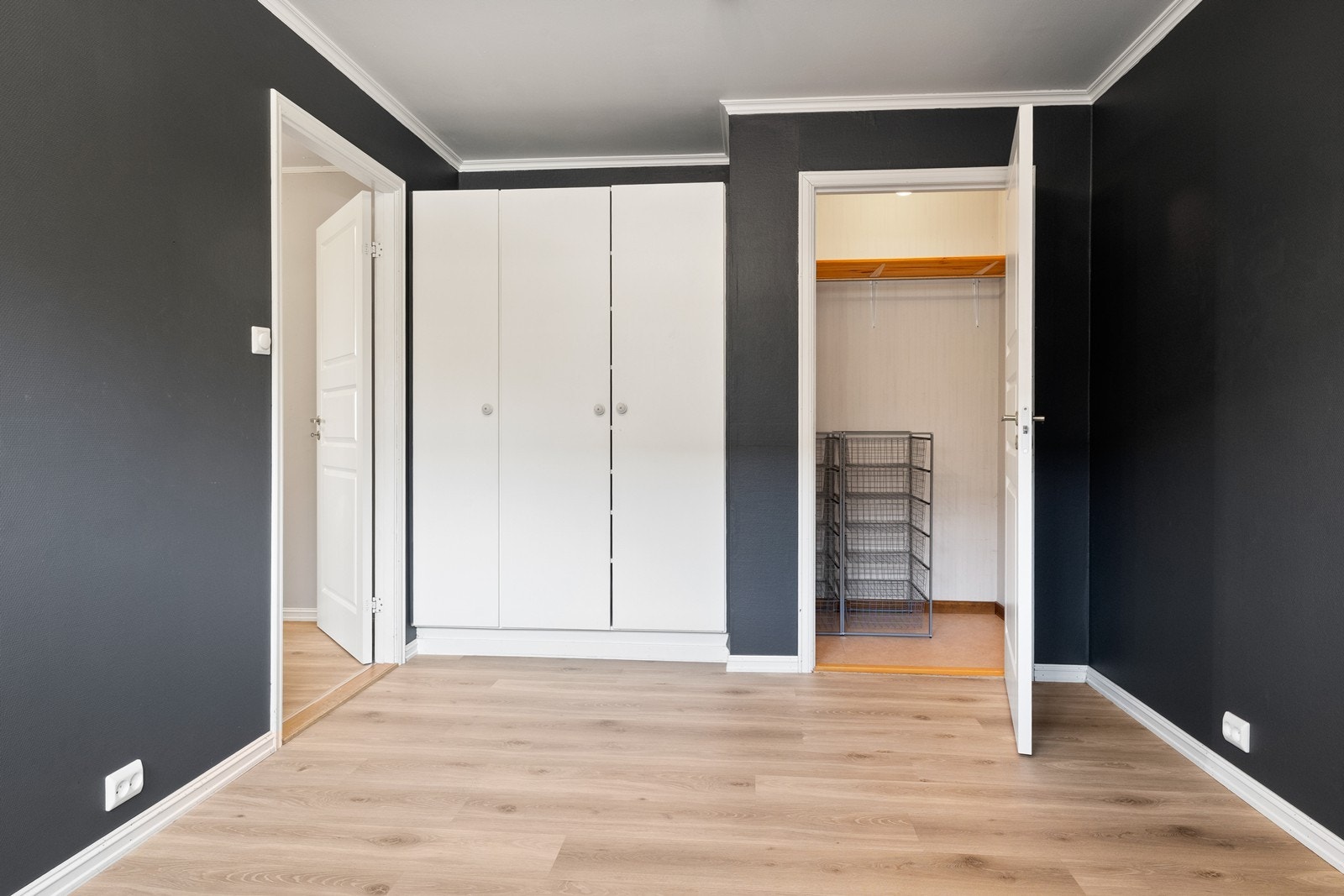 Soverom med tilliggende garderobe Galleribilde