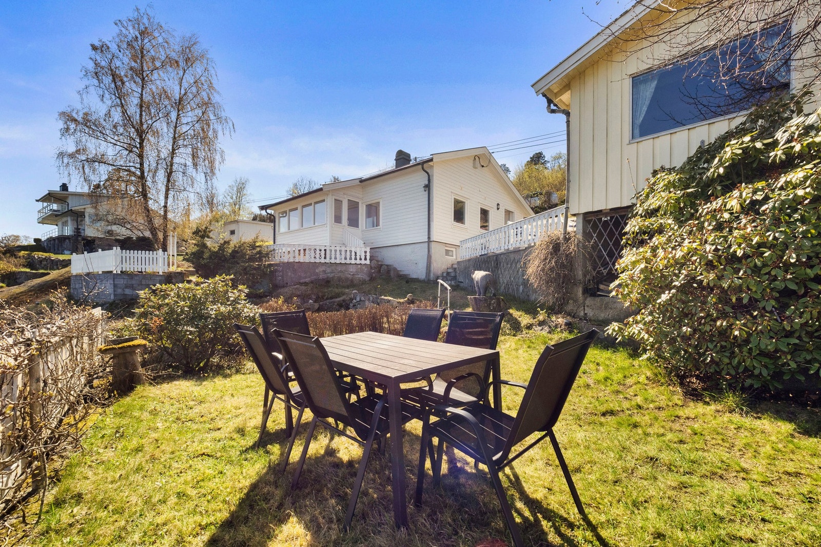 Flere fine uteplasser rundt om med nydelig utsikt - Her kan sommeren nytes! Galleribilde