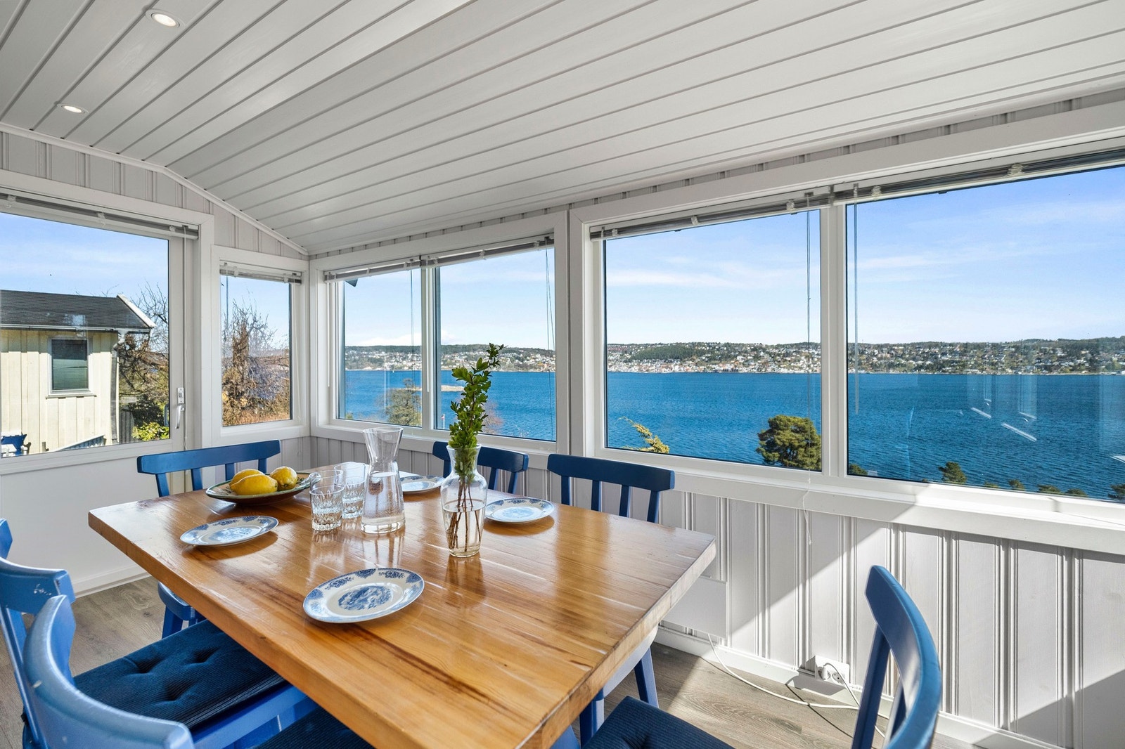 Her kan du nyte utsikten over mot Drøbak og følge med på båttrafikken inn og ut av Oslofjorden. Galleribilde