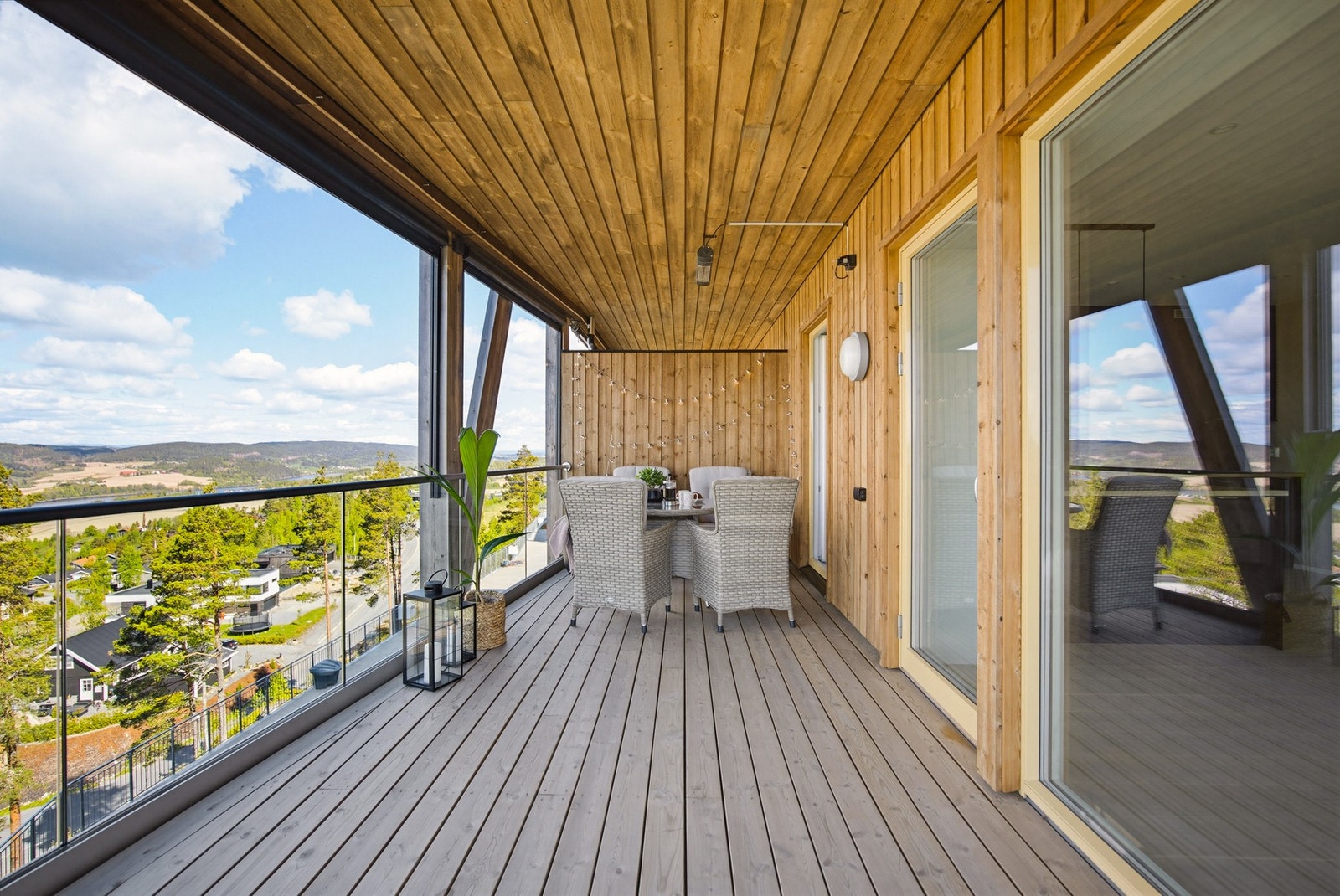 Her kan man nyte gode solforhold og flott utsyn i rolige omgivelser. Galleribilde