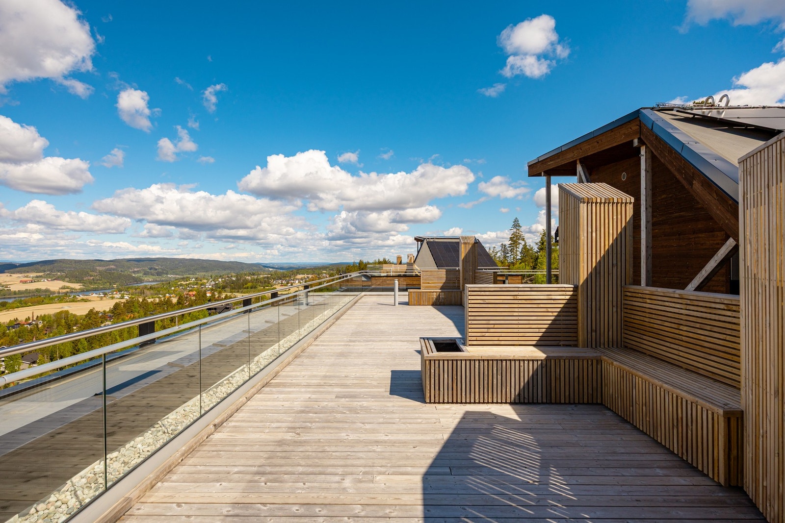 Bygget har en felles takterrasse med sol fra morgen til kveld. Galleribilde