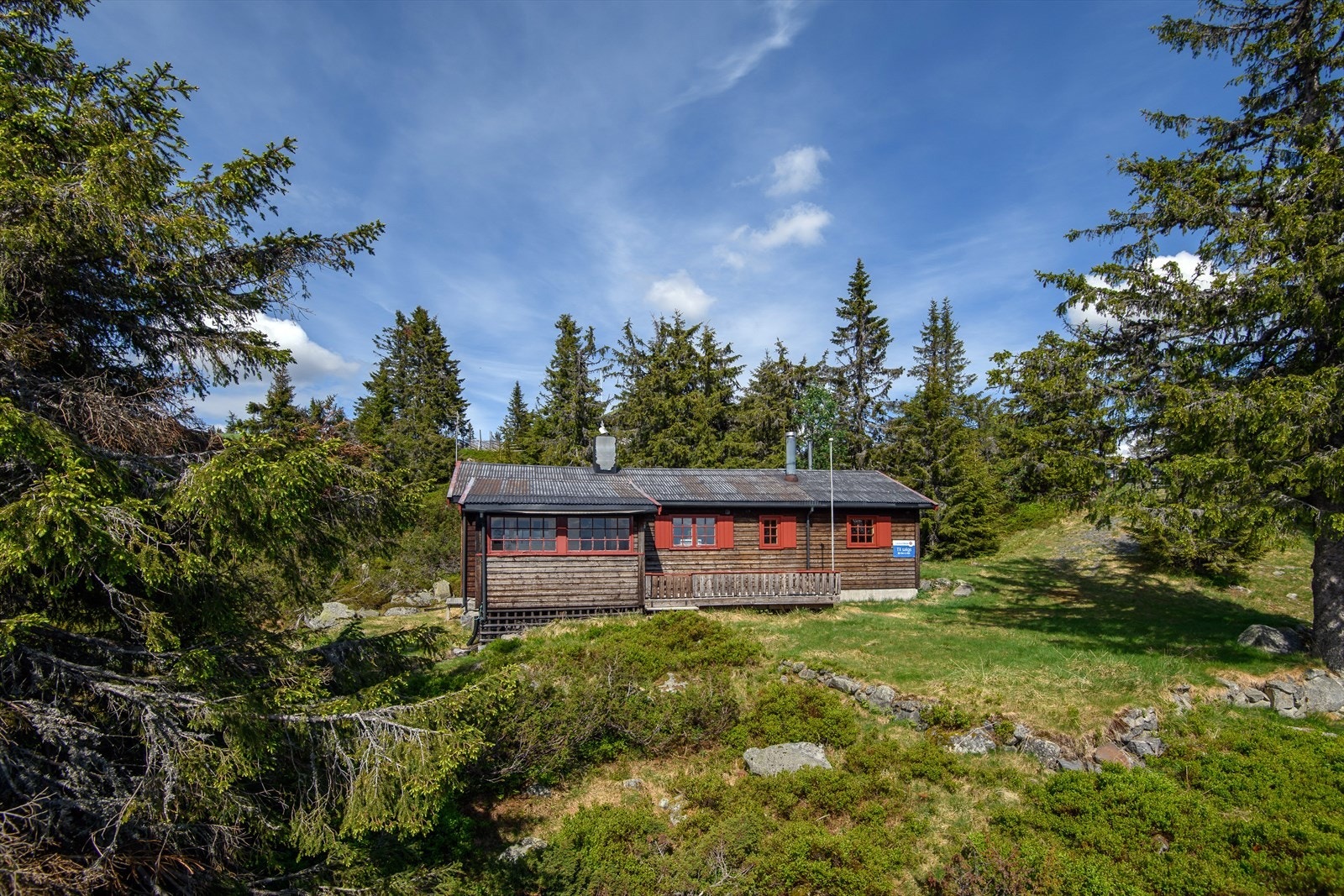 Eldre, enkel hytte på svært attraktiv tomt. Galleribilde